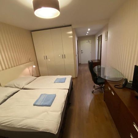 Golden Fish Apartmany Xia Plzeň Exterior foto