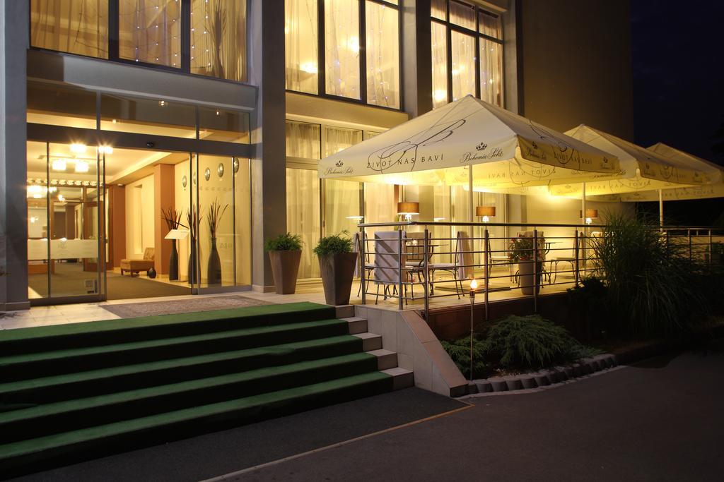 Golden Fish Apartmany Xia Plzeň Exterior foto