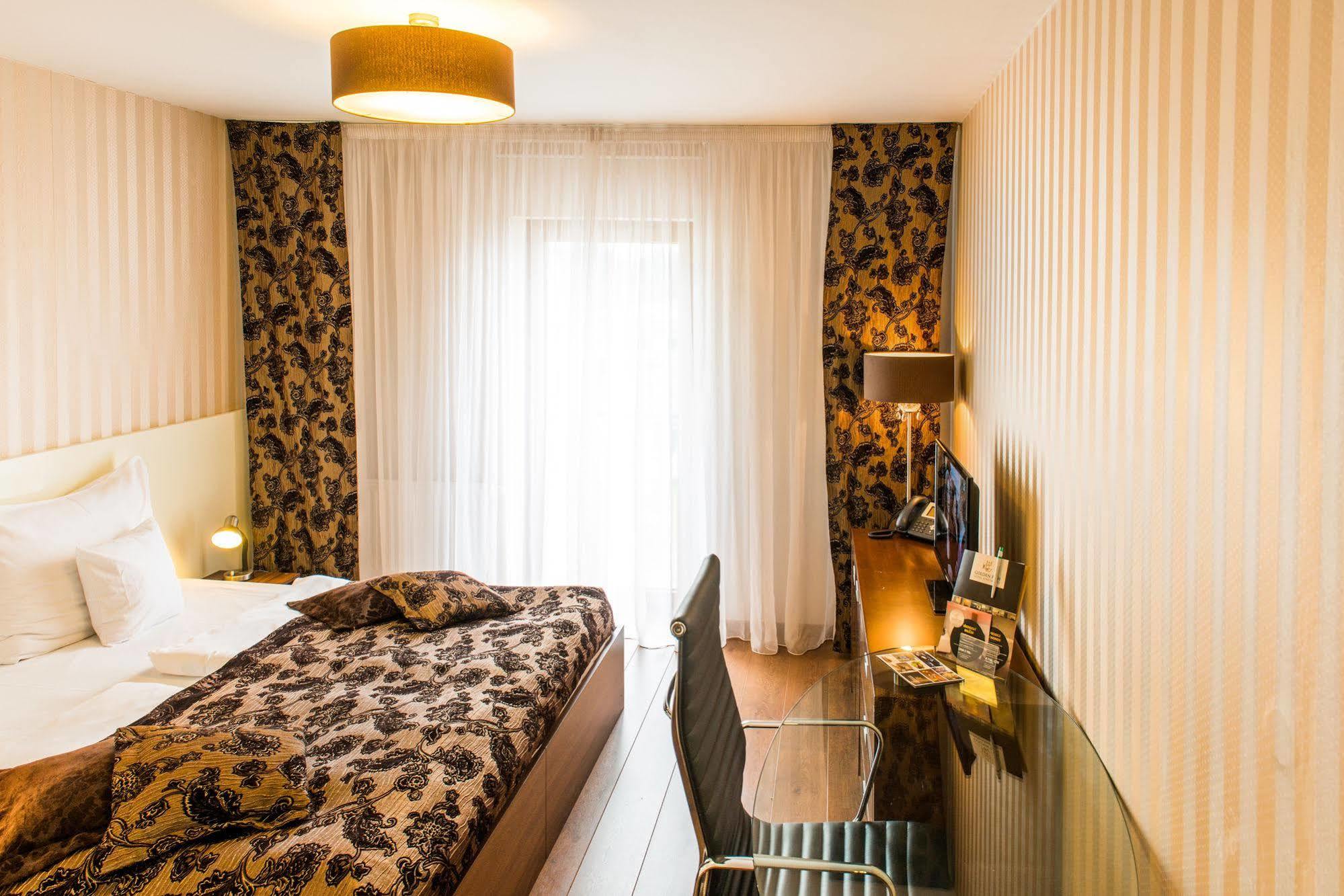 Golden Fish Apartmany Xia Plzeň Exterior foto
